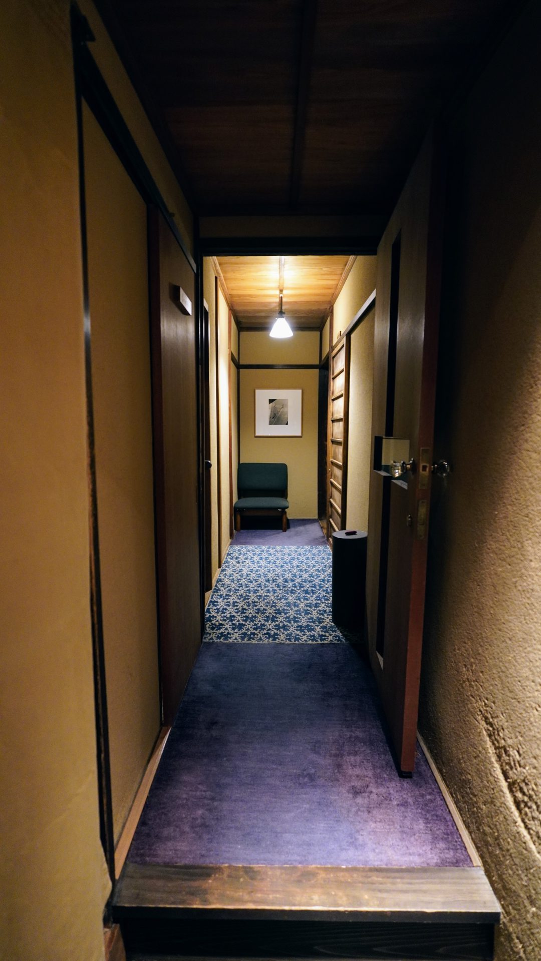 俵屋旅館の廊下２